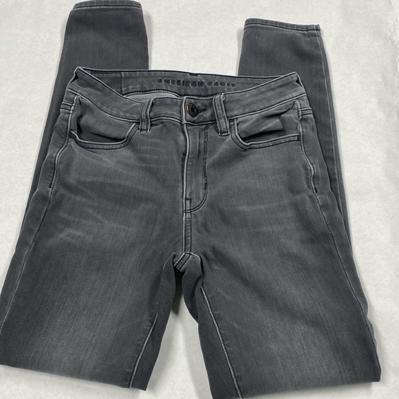 Women’s AE American Eagle Outfitters Brand denim super stretch hi-rise mom jeans - Picture 1 of 7